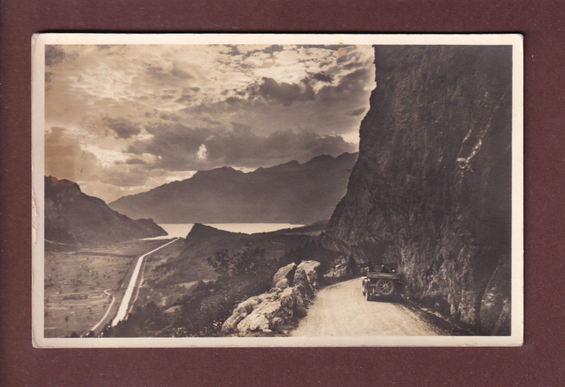 Cartoline postali: Am BRÜNIG - Auto - Abendstimmung - 1927 – Usato da Pully venduto da nicecards