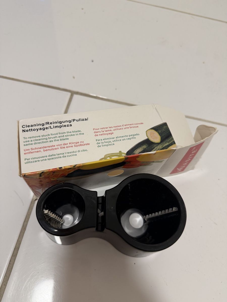Elettrodomestici da cucina: Spiral Cutter + Sharpener Gemüseschneider mit Schärfer neu – Nuovo e nell'imballaggio originale da Zürich venduto da pat_9zks 1