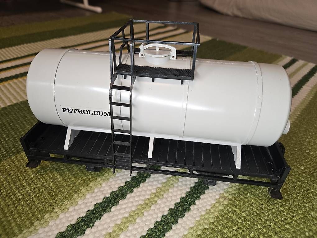 LGB Modellini di ferrovie: LGB wagon citerne PETROLEUM 4040 – Usato da Satigny venduto da Gatoil 4