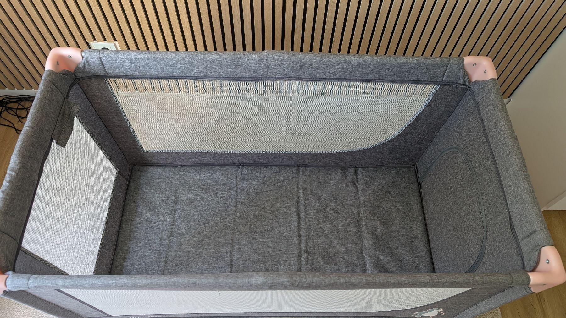 Betten: Kinderkraft Reisebett grau + Matratze  – Gebraucht aus Dietikon von b.pierre 1