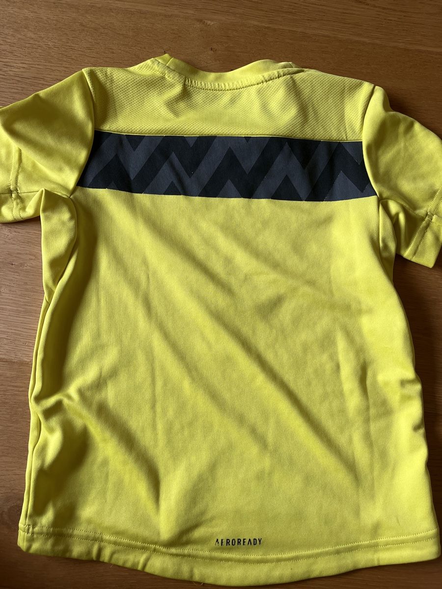Camicie, T-shirt & Polo: adidas Sportshirt 116 – Usato da Balmberg venduto da Berglihof 2