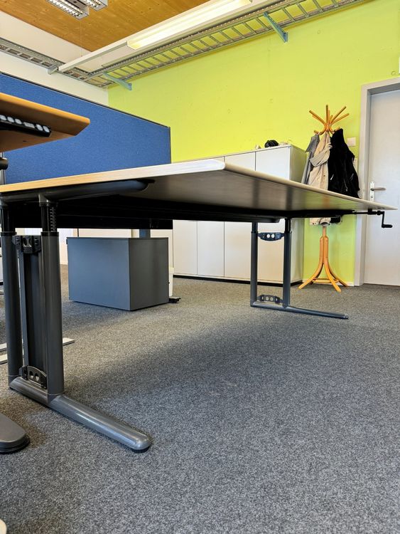 Scrivanie: Grosser Bürotisch - nicht höhenverstellbar – Usato da Kleindöttingen venduto da sha_yfs2 2