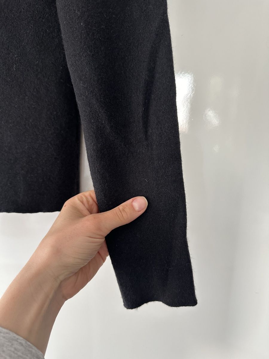 Pullover & Sweatshirts: 100% merino wool black V neck sweater – Gebraucht aus Uster von Monika_OB 5