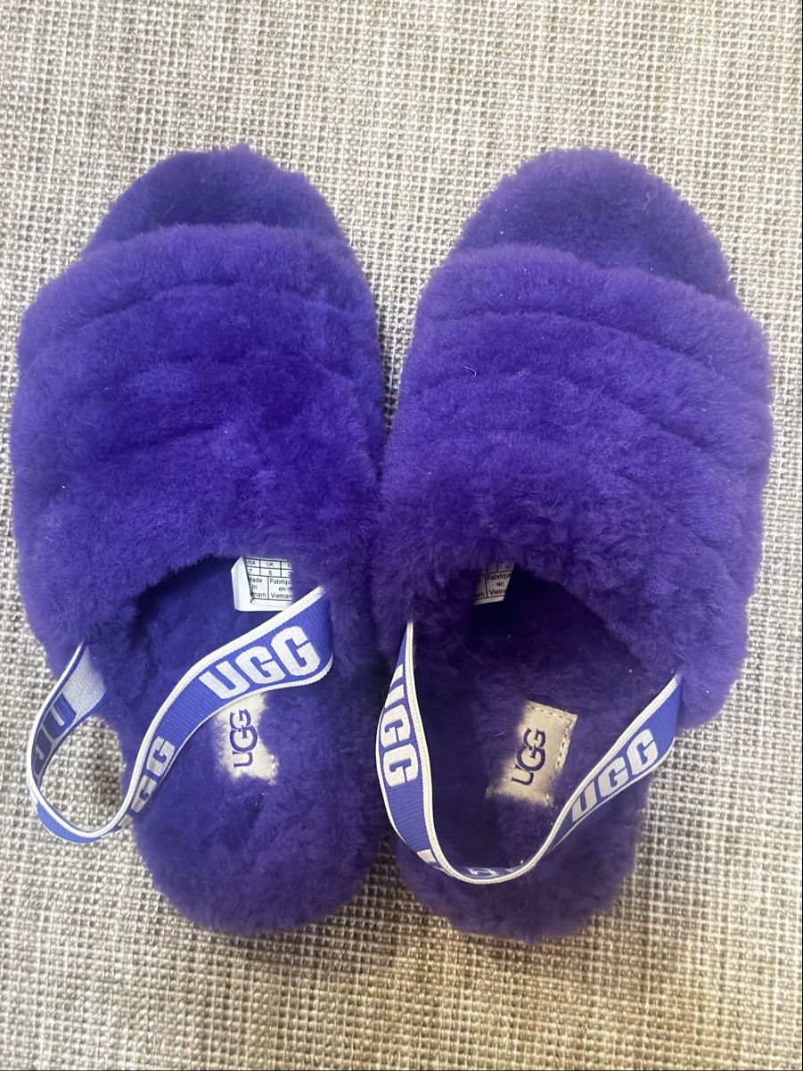 Ugg Scarpe da donna: UGG Fluffy Purple Slides Size EU – Nuovo (secondo la descrizione) da Pully venduto da mar_sy8r