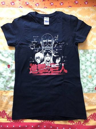 T-shirt manga femme taille S: L'Attaque des Titans