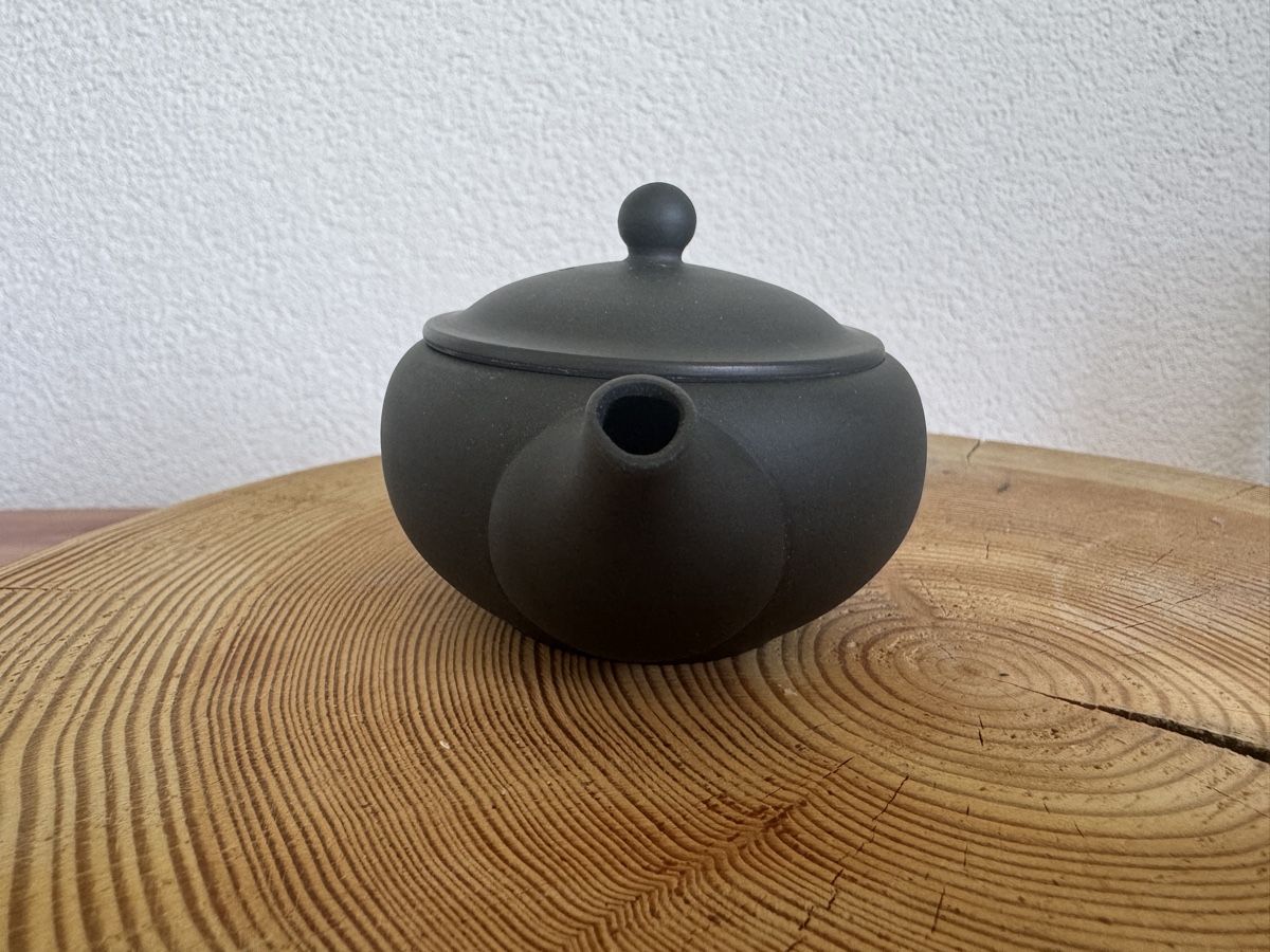Teiere: Minimalist Dark Clay Takasune Teapot – Nuovo e nell'imballaggio originale da Adliswil venduto da bar_lw2m 1