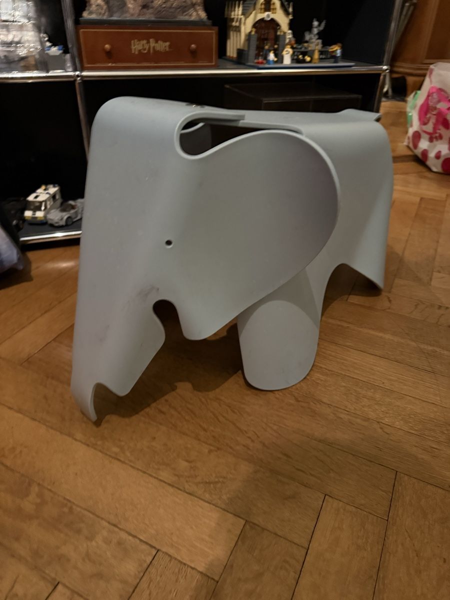 Vitra Sgabelli: Vitra Eames Elephant Hocker Kunststoff grau gebraucht – Nuovo (secondo la descrizione) da BASEL venduto da zum_schneugge 1