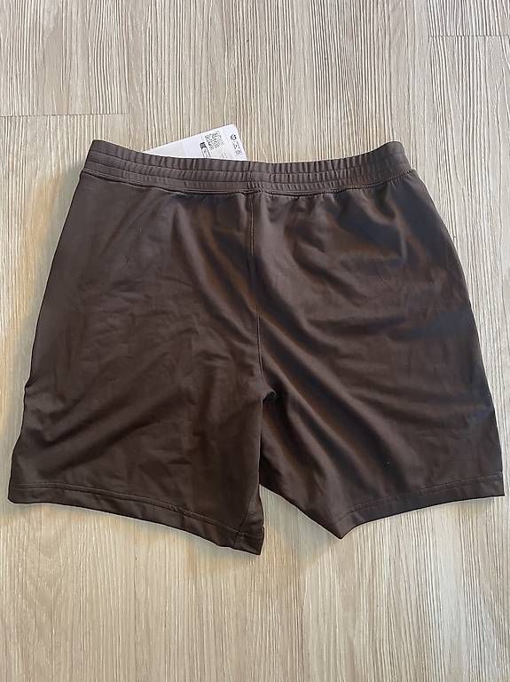 Pantalons: Alo Yoga 7 Conquer React Performance Shorts  Size M  – D'occasion à Ponte Tresa par coc_nnf5 3