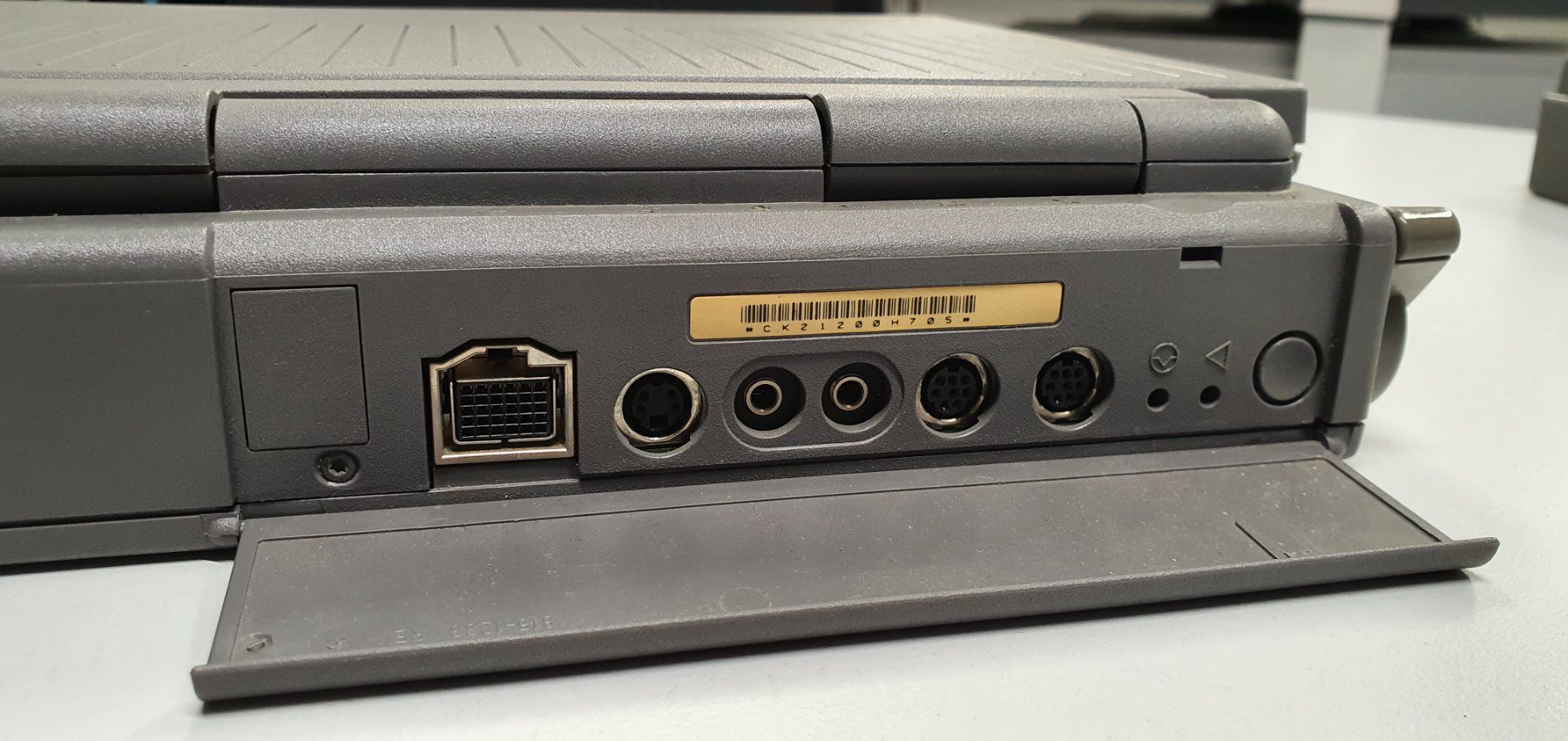 Apple Notebooks: Apple Macintosh PowerBook 170,  Jahrgang 1991 – Gebraucht aus Wald ZH von 89kingle 4