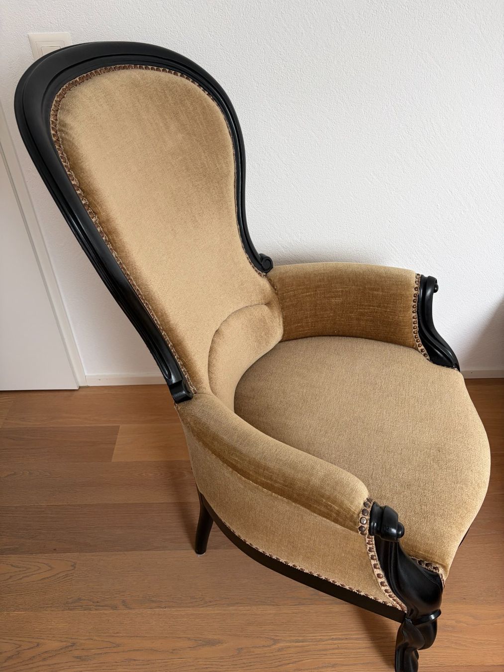 Fauteuils: Antiker Sessel mit Holzrahmen – D'occasion à Samstagern par TAAF 3