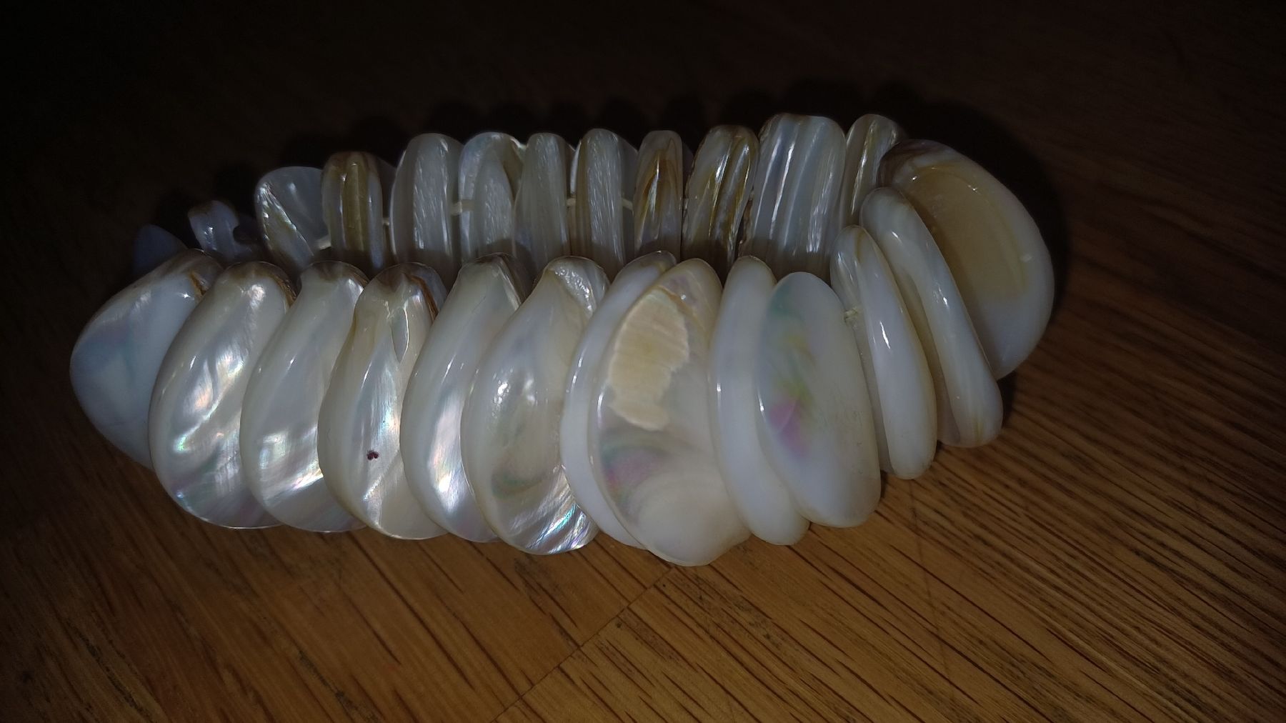 Catenine: Schöne weisse Pelmut Kette  – Usato da Flawil venduto da Pinkmalibu 1