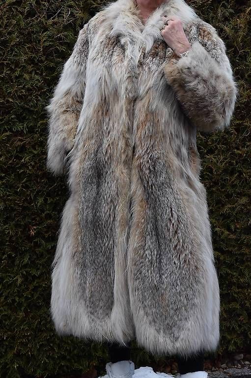Cappotti: manteau de fourrure – Usato da La Chaux-de-Fonds venduto da loba2
