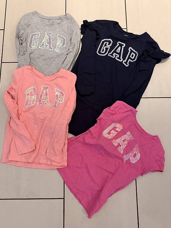 Lotti & Set di vestiti: GAP Set Mädchen Gr. 6-7 Jahre – Usato da Bülach venduto da Potinam