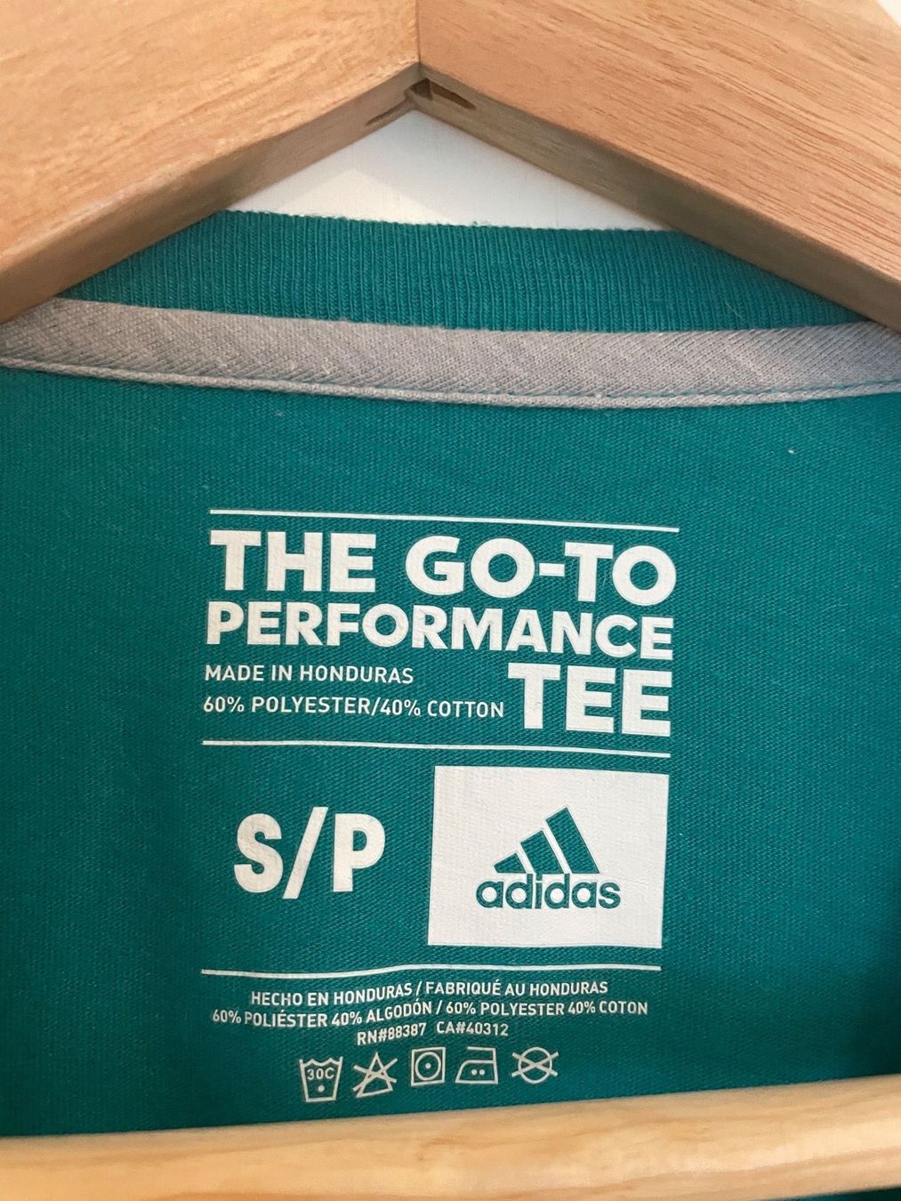 Adidas T-shirt: Adidas T-Shirt (Grösse S) – Usato da Zufikon venduto da SULMI02 2