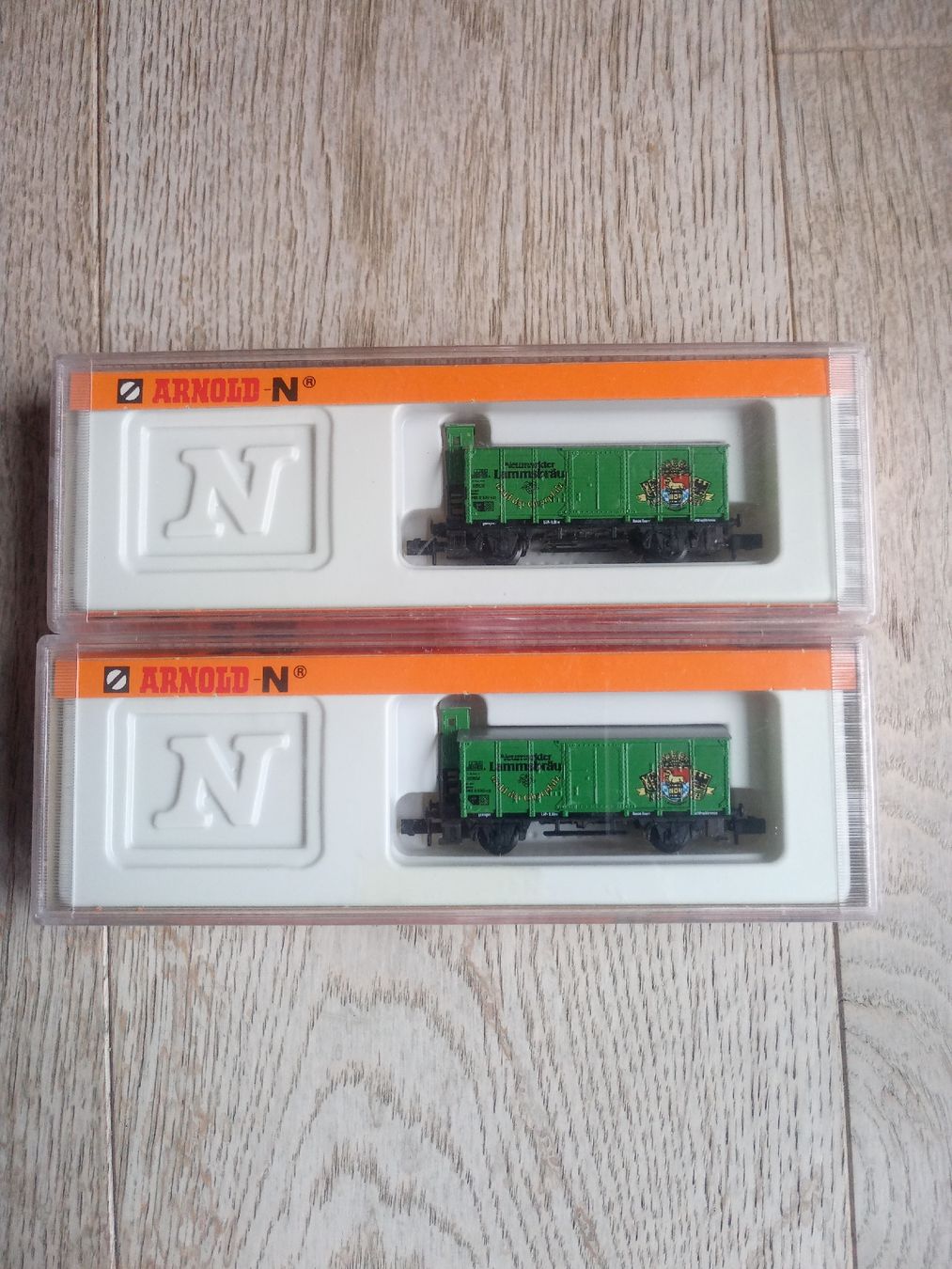Arnold Modellini di ferrovie: 2 wagons couverts à bière Lammsbrau DB / Arnold N – Nuovo e nell'imballaggio originale da Sion venduto da Stefan1938