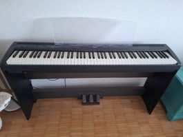 Digital Piano Yamaha P-85 mit Ständer, Notenhalter und Pedal