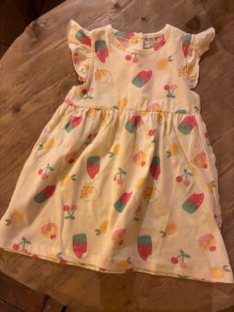 Schönes Kleid Gr. 92, Neu