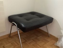 Schwarzer Leder Hocker, Top Zustand, zeitloses Design!