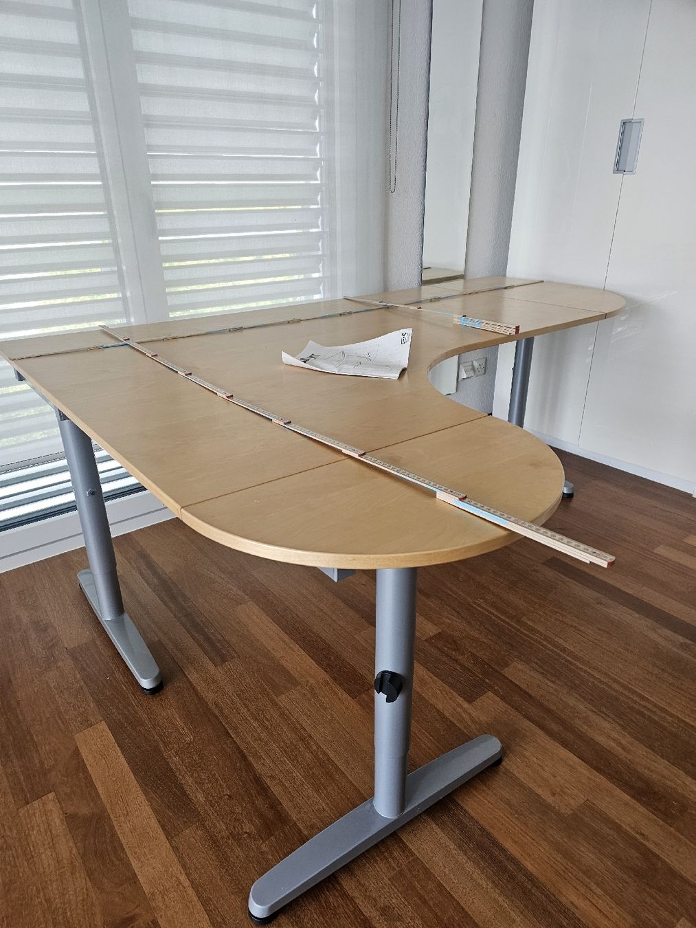 Ikea Schreibtische: Schreibtisch Galant hell – Gebraucht aus Geroldswil von because