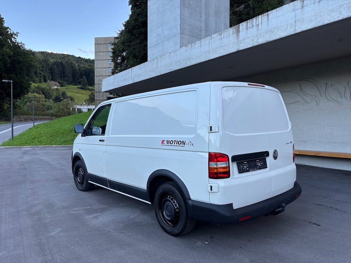 VW Véhicules utilitaires: VW T5 2.5 TDI 4Motion – D'occasion à Brunnen par Outdooro_Schweiz 2