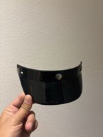 visière noire pour casque moto. Bon état.