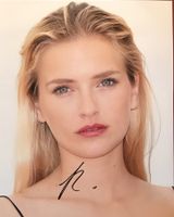 Camille Razat Emily in Paris Autogramm signiert Foto 20x25cm
