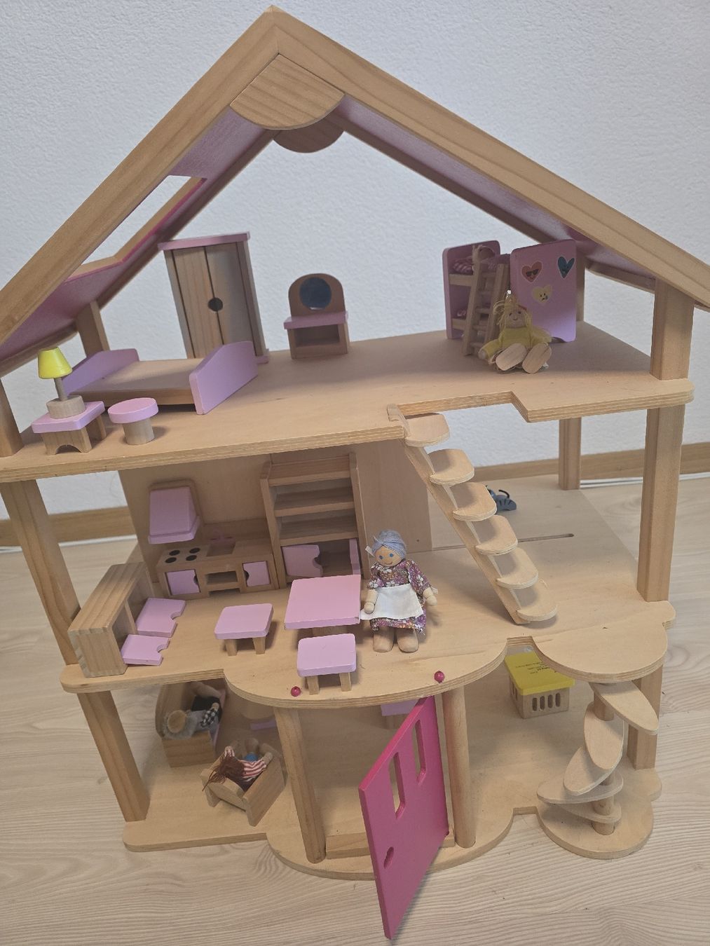 Case e mobili per bambole: Puppenhaus mit Ppppchen und Einrichtung – Usato da Mellingen venduto da Rognot 3
