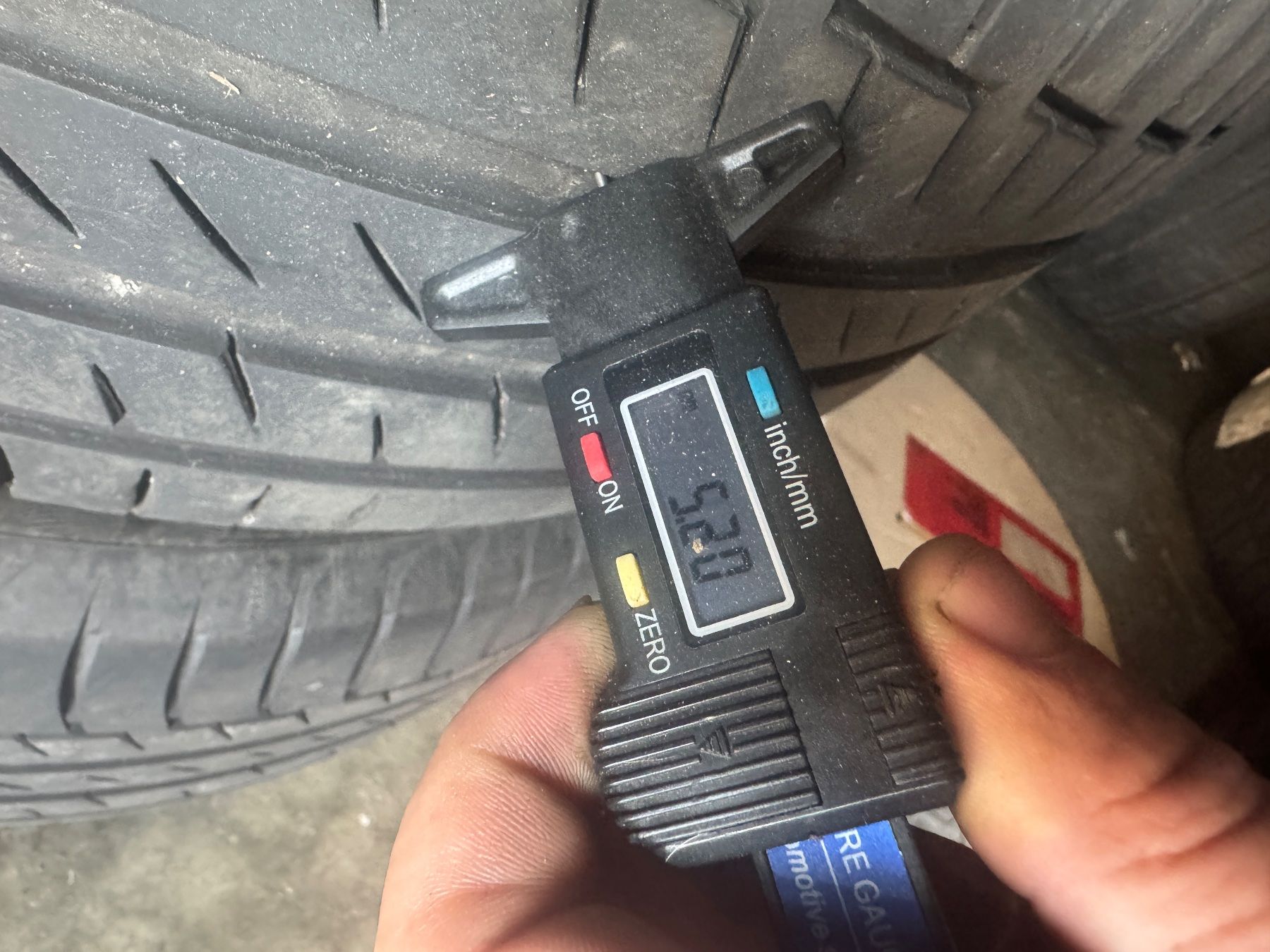 Continental Pneus & Kompletträder: 235/55R19 – Gebraucht aus Widen von Dinero02 7