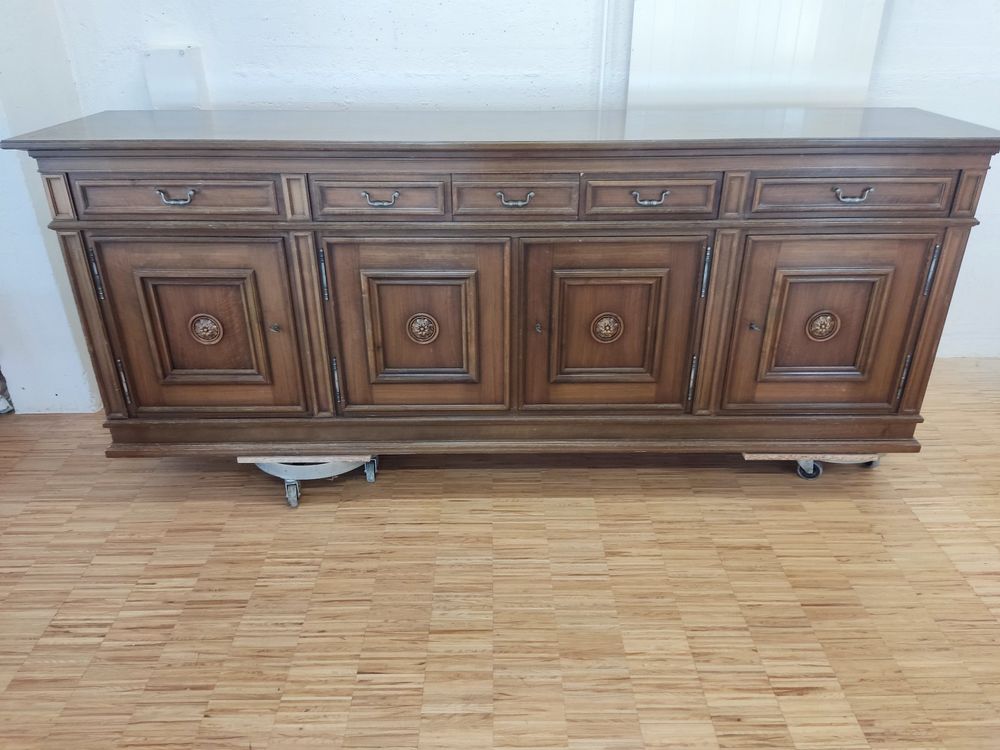 Commodes: Nussbaum Holzkommode mit Schnitzereien – D'occasion à Zürich par lsc_wbf6