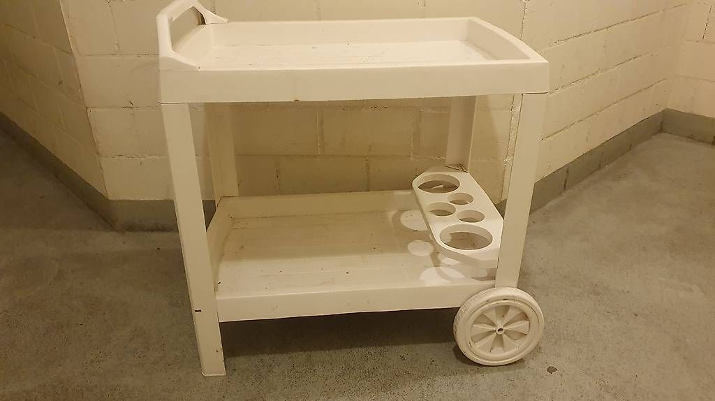 Carrelli di servizio: Servierwagen Grillwagen mit Flaschenhalter, weiß – Usato da Basel venduto da Ringe1 2