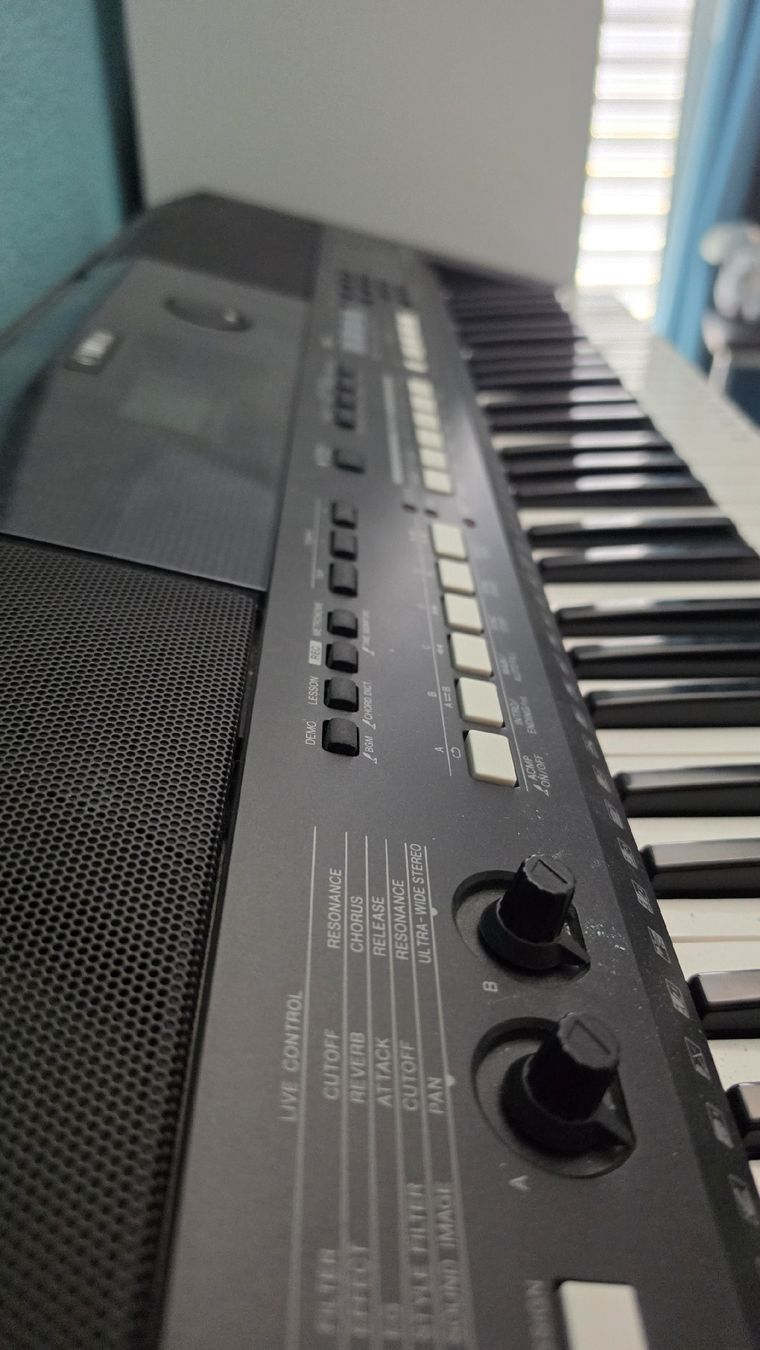 Yamaha Musikinstrumente: Yamaha PSR E433 Keyboard guter Zustand – Gebraucht aus Jegenstorf von 1stmike 1