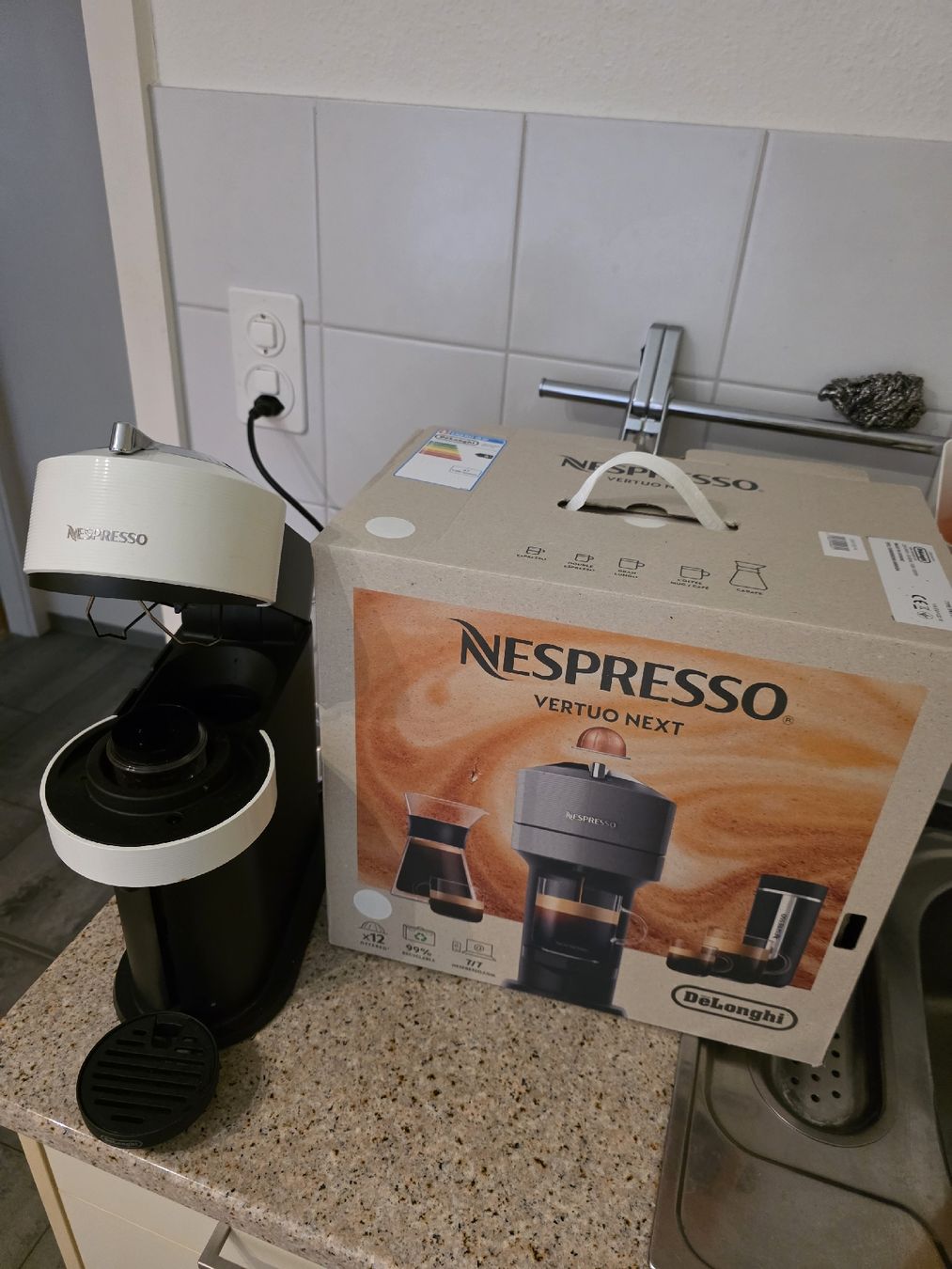 De'Longhi Machines à café & Machines à expresso: Nespresso Vertuo Next (DeLonghi) – D'occasion à Schaffhausen par dan_h6hm