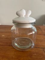 Glas mit Deckel
