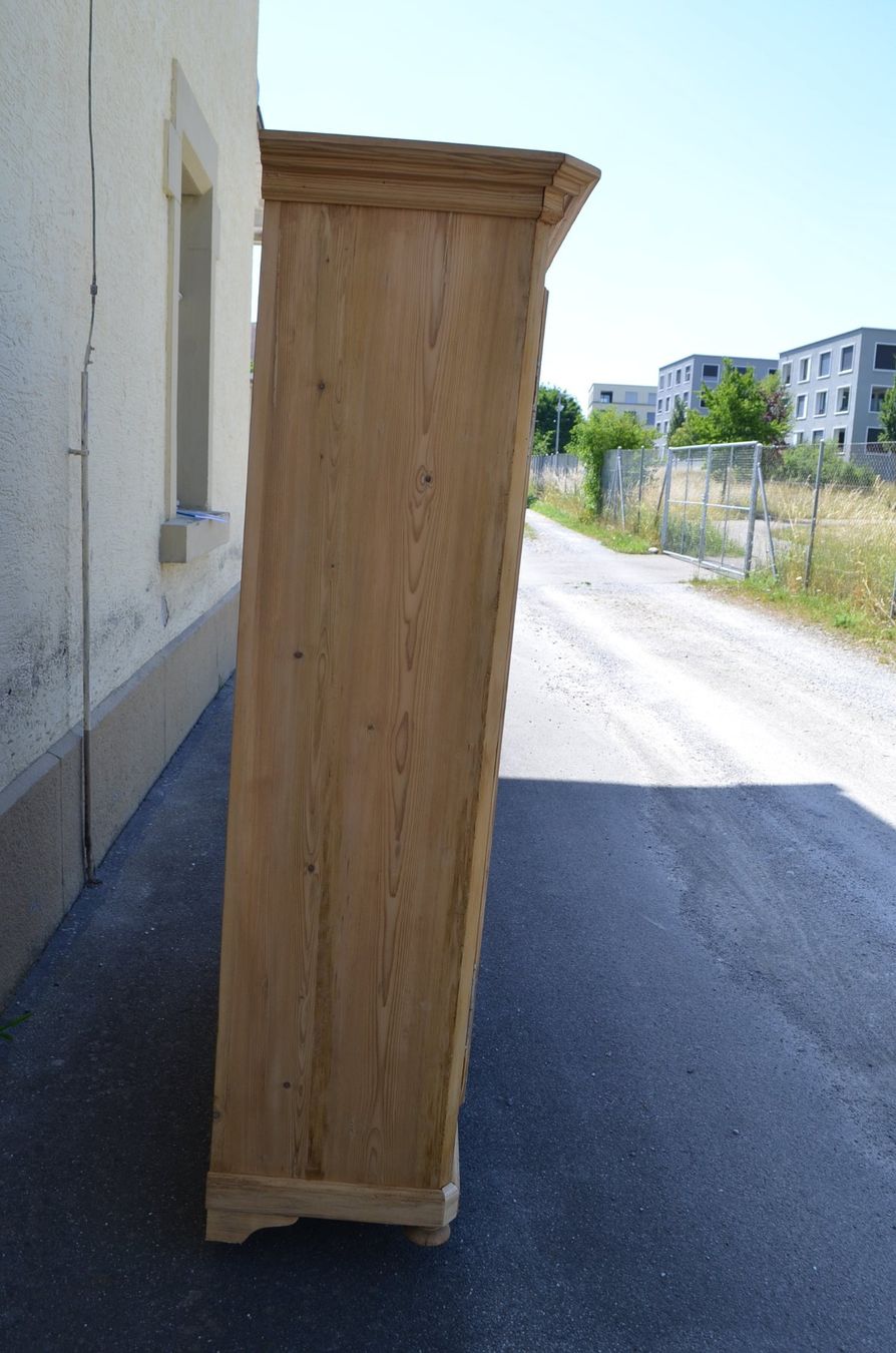 Schränke: 2 Türiger Schrank Restaurierter 2 Teilig – Gebraucht aus Wil SG von Athi 2