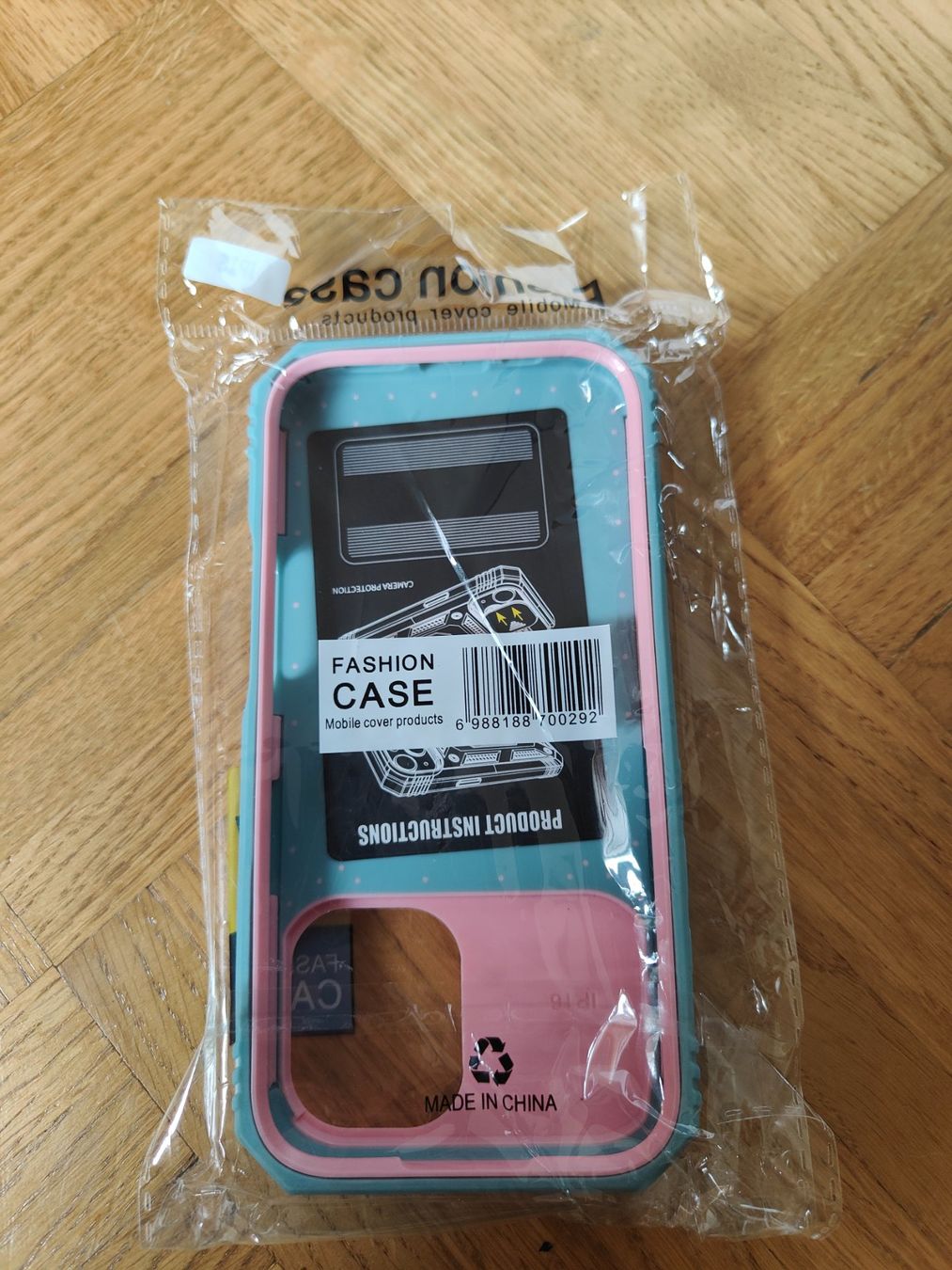 Cover & Protezioni schermo: Cover iPhone 16 – Nuovo (secondo la descrizione) da Fribourg venduto da Sylver2 1