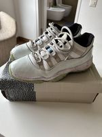 Air Jordan 11 Low Legend Blue