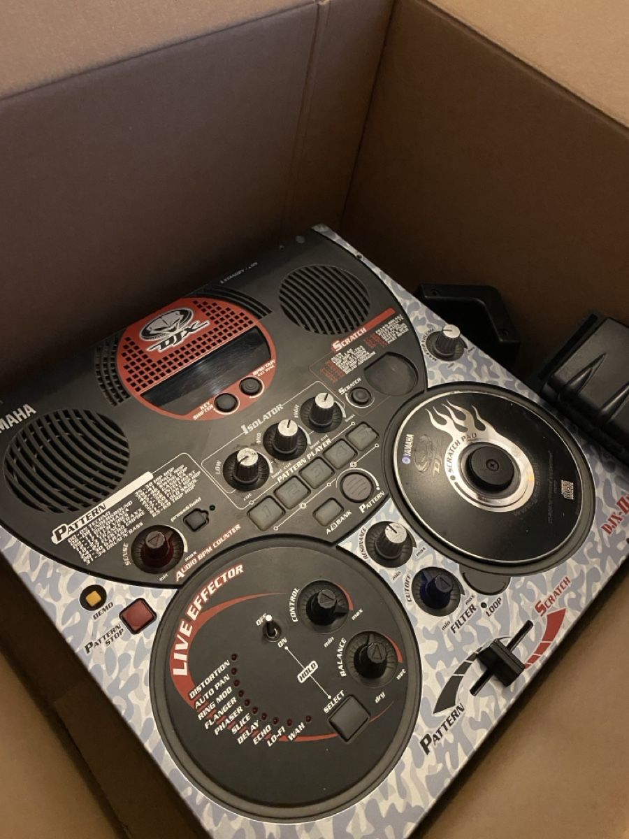 Yamaha Strumenti musicali: Yamaha DJX-II B Live Effector mit Pattern Player – Difettoso da Grellingen venduto da manuby