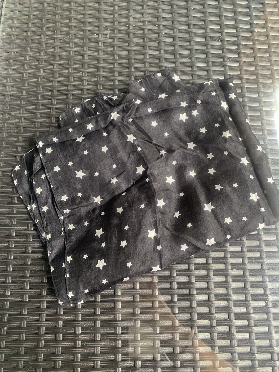 Foulards, Tücher & Schals: Black scarf with white stars pattern – Neu (gemäss Beschreibung) aus Zürich von ama_k88c 2