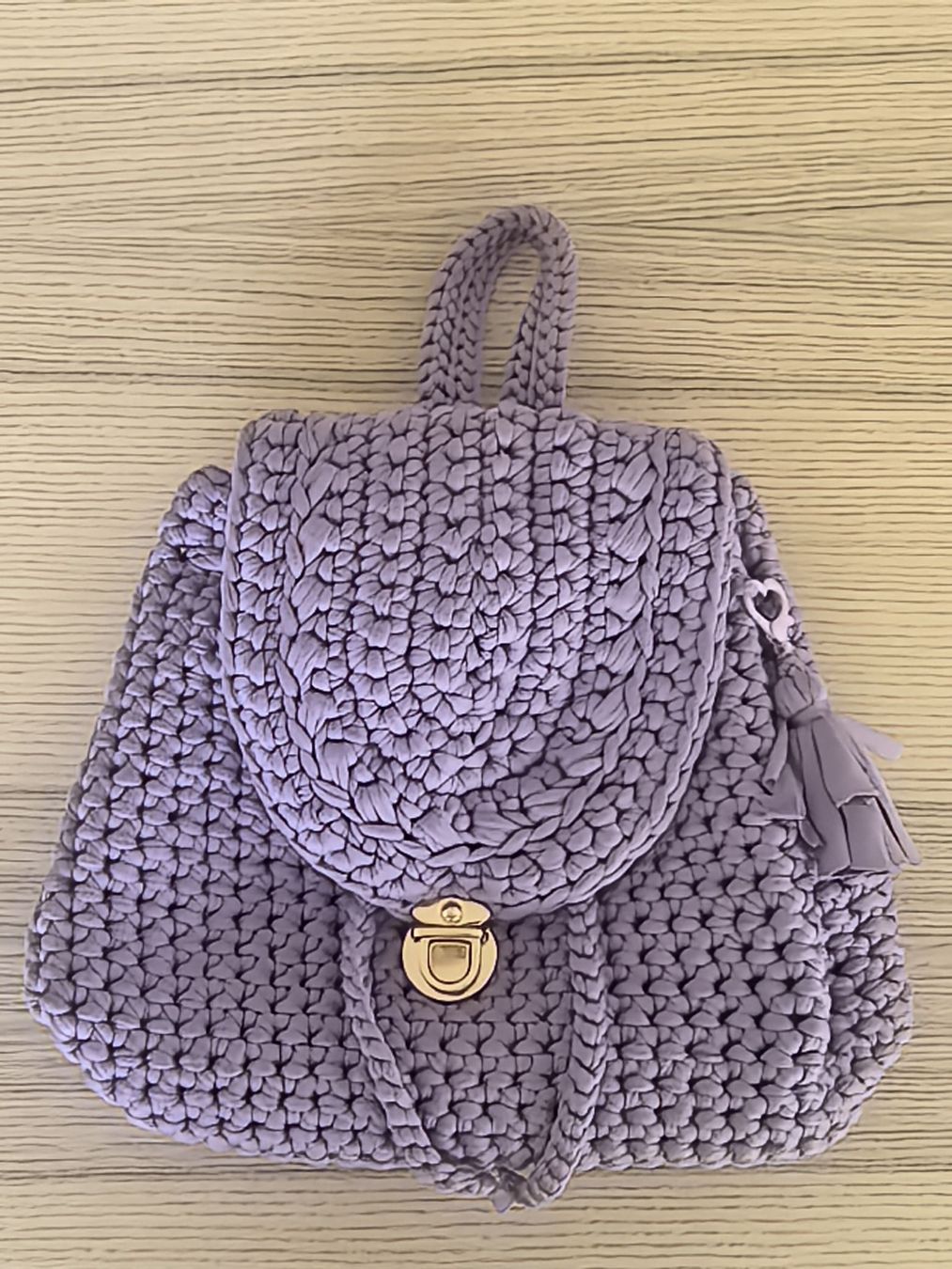 Zaini: Handgemachter lila gehäkelter Rucksack – Nuovo e nell'imballaggio originale da Bad Ragaz venduto da AKahlon