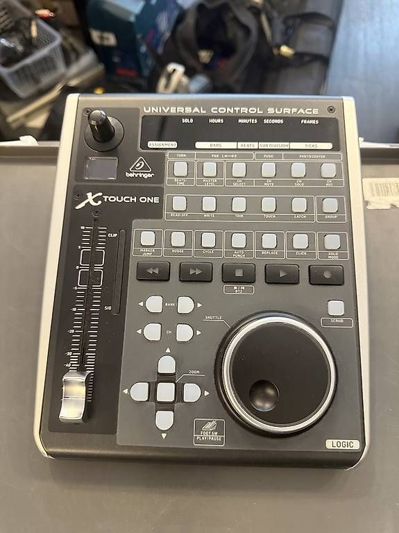 Platines de mixage: Beringher XTouch ONE – D'occasion à Locarno par ute_5qq8