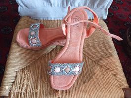 Festliche Sandalette mit Keilabsatz