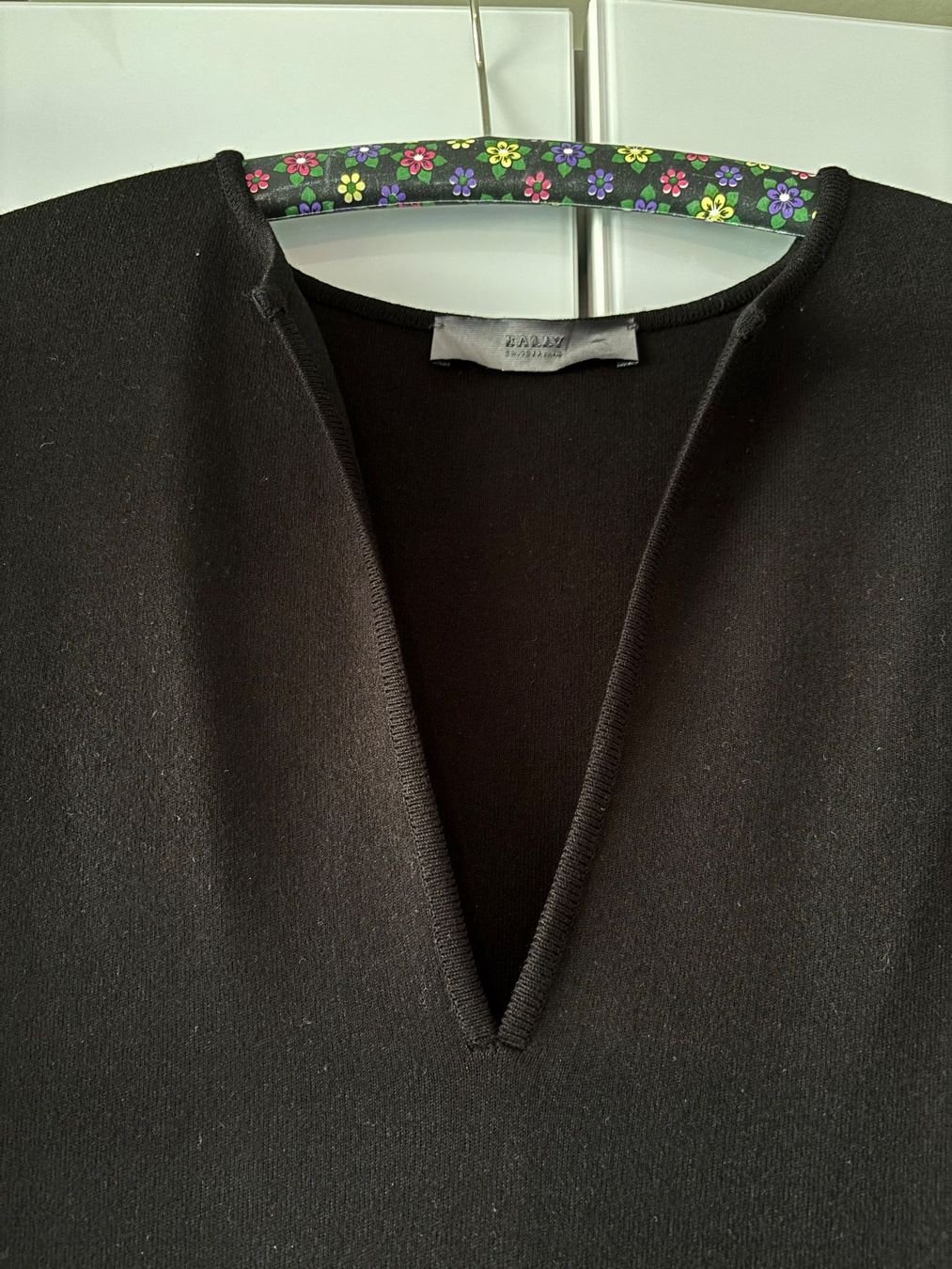 Bally Kleider: BALLY schwarzes Kleid Gr. 38 – Gebraucht aus Zürich von missmodernage 4