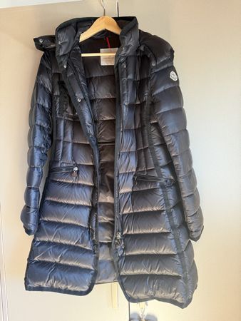 Moncler Daunenmantel schwarz