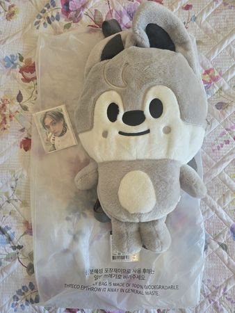 Sac à dos en peluche Stray Kids Wolf Chan + photocarte!