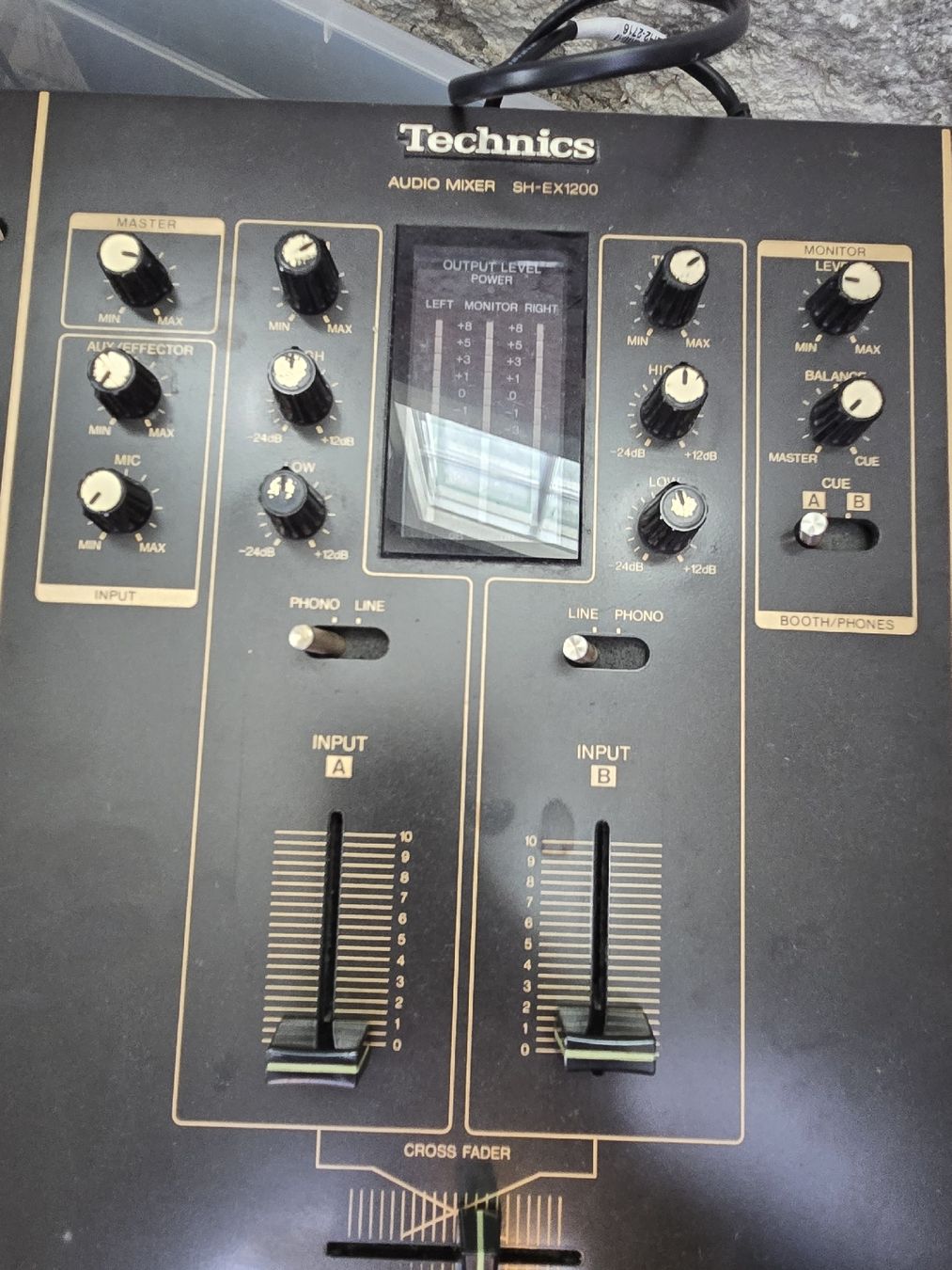 Technics Console di mixaggio: DJ Equipment: Technics Mixer, M-Audio Speaker, Samson – Usato da Niedergösgen venduto da TuTGuT 3