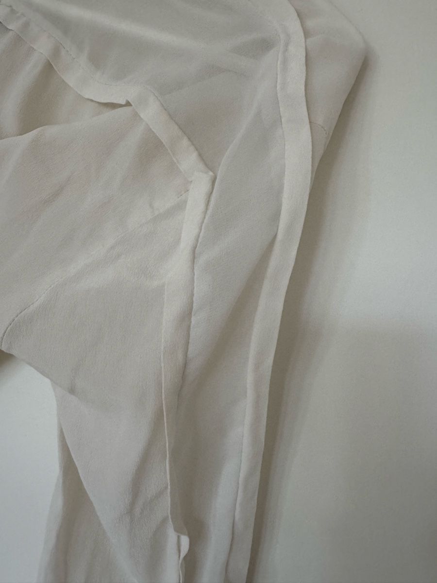 Sandro Camicette: Elegante, weisse Seidenbluse von Sandro – Usato da Zürich venduto da Chanelle07 7