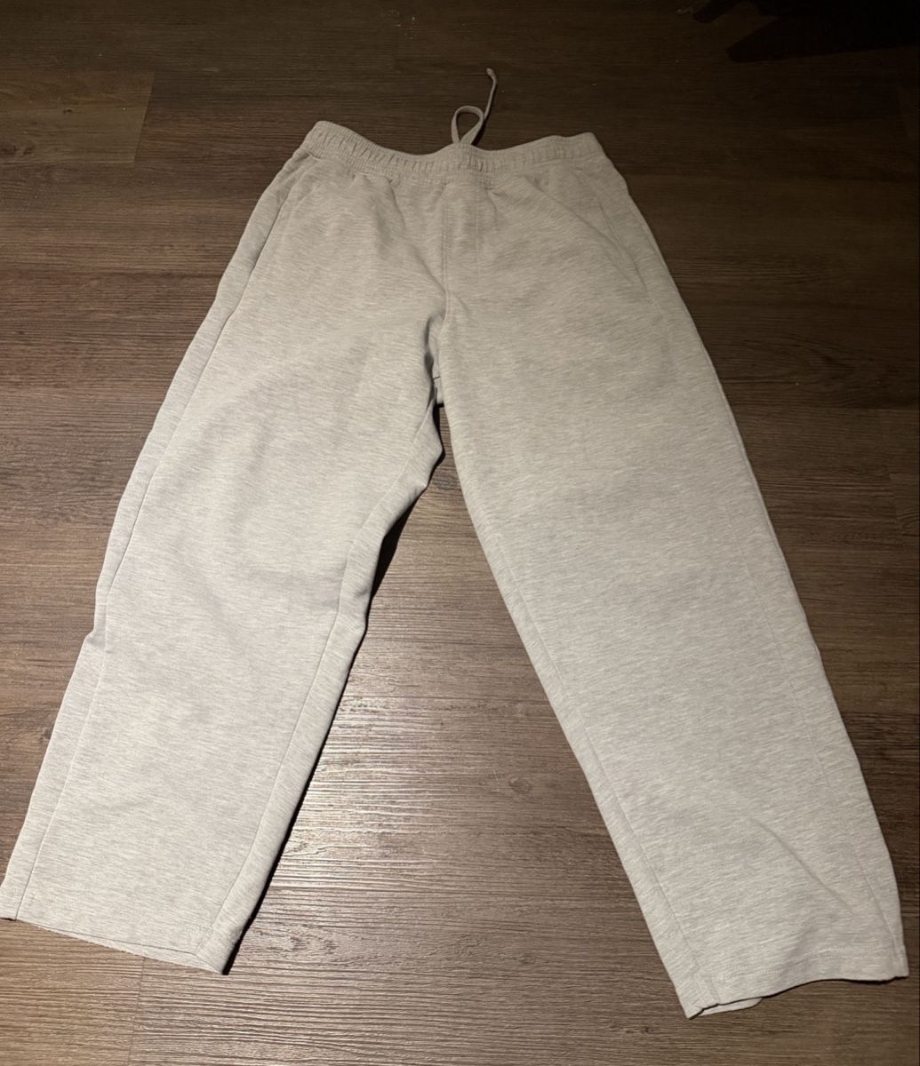 Pull&Bear Pantalons: GRAUE JOGGINGHOSE PULL&BEAR M – D'occasion à Kappelen par zay_lnl2