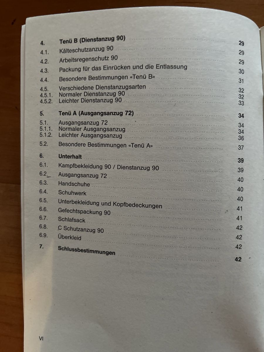 Libri: Reglement Bekleidung – Usato da Bussnang venduto da Otter_4 2