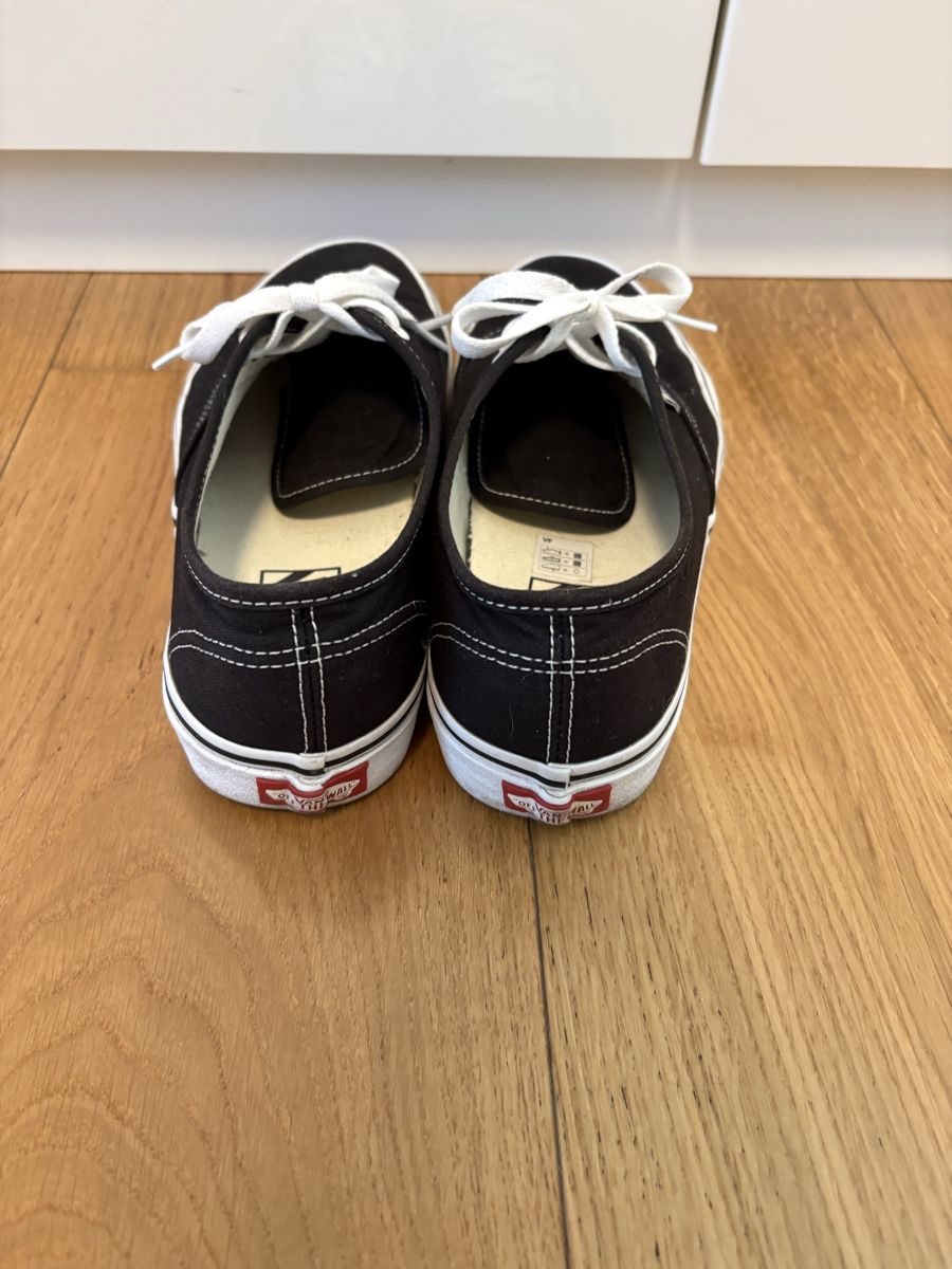 Vans Scarpe da uomo: Vans Authentic tg 39 – Usato da Giubiasco venduto da cel_qlw7 1