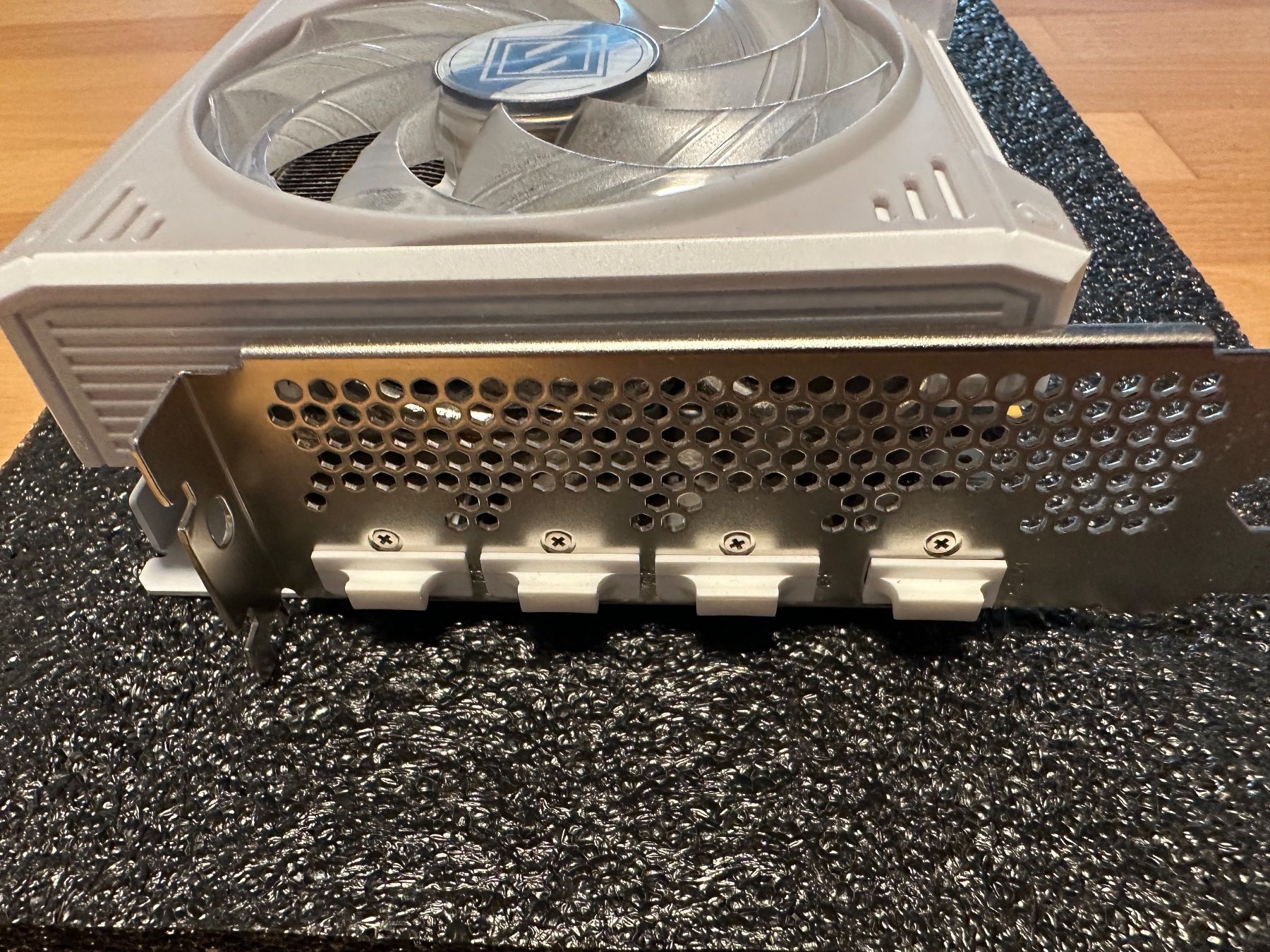 Asrock Schede grafiche: AsRock Arc B580 Steel Legend OC – Nuovo (secondo la descrizione) da Zürich venduto da mdp3 3